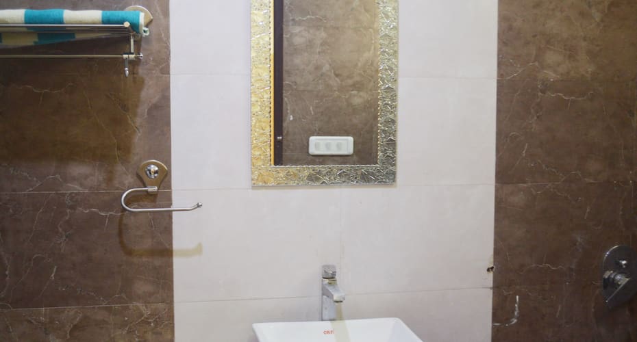 Raj Tirath Niwas, Amritsar 4